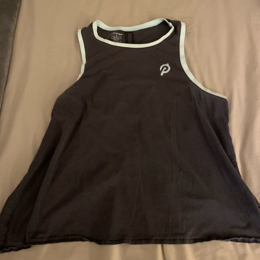 Peloton tank top size XL with scalloped back